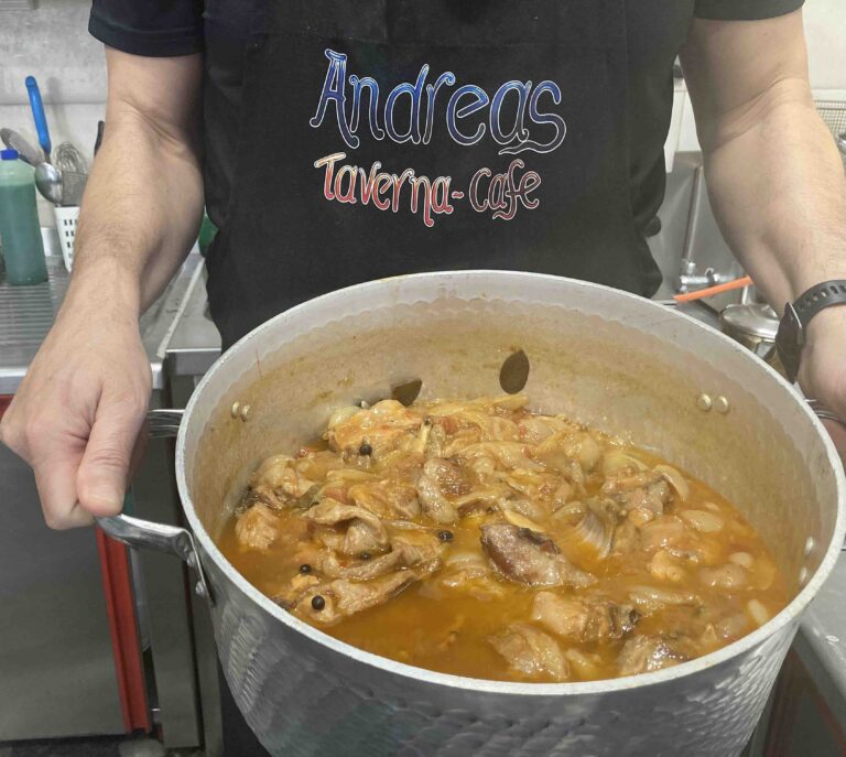 Rabbit stew - κουνέλι στιφάδο, Ταβέρνα Αντρέας Αγία Τριάδα Ρέθυμνο, Παραδοσιακή ταβέρνα & κρητική κουζίνα, Κρητικό Φαγητό, Τοπική κουζίνα, Andreas Tavern – Agia Triada Rethymno, Traditional tavern & Cretan cuisine in Rethymno, Andreas Tavern – Traditionelle Taverne & kretische Küche in Rethymno, Taverne Andreas – Taverne traditionnelle et cuisine crétoise à Réthymnon